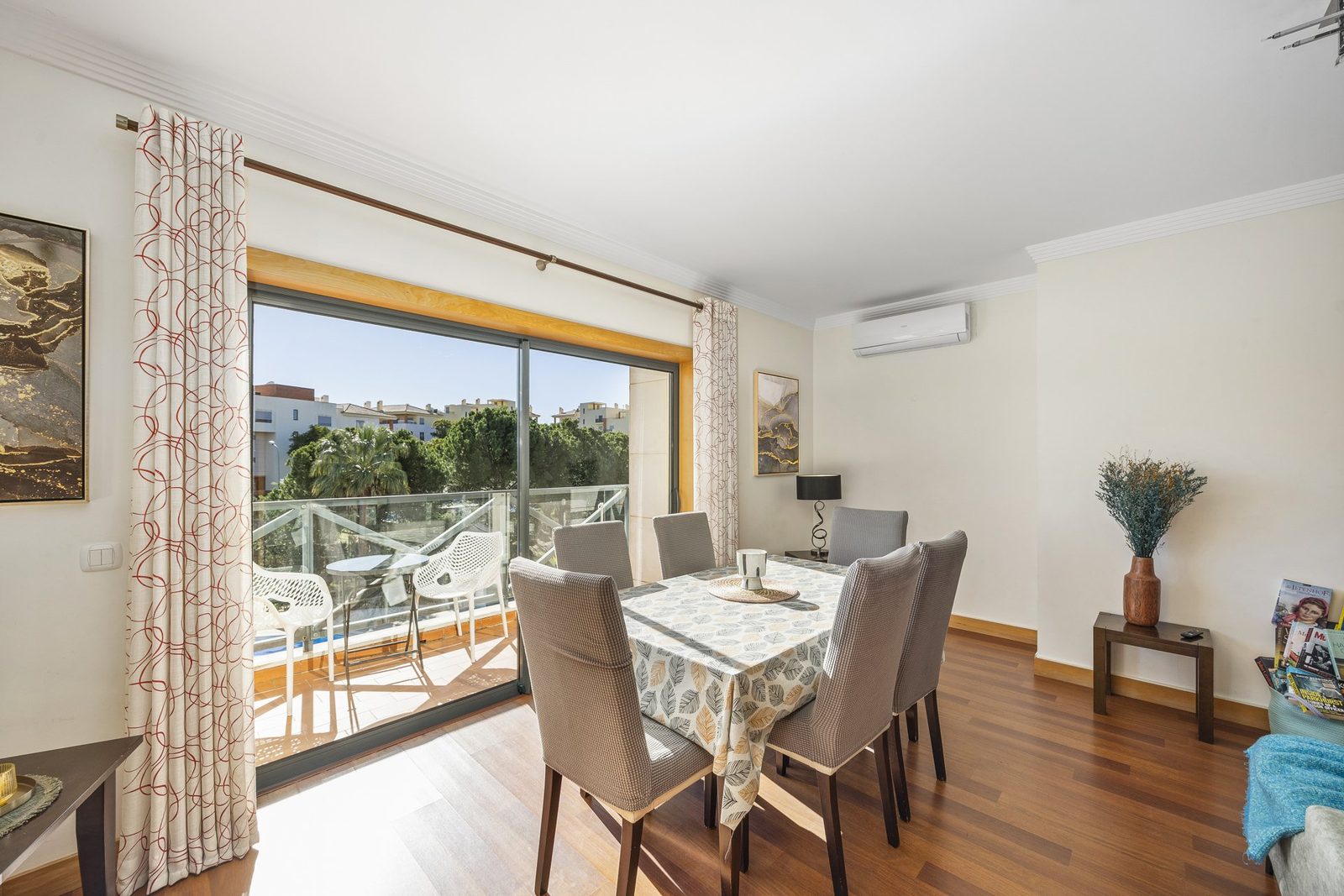 Dining room with balcony access