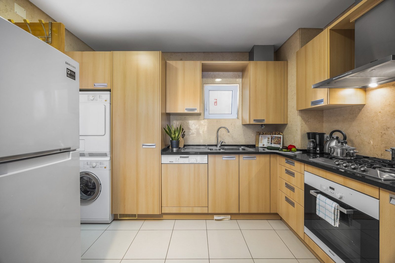 Kitchen with fridge and washer-dryer