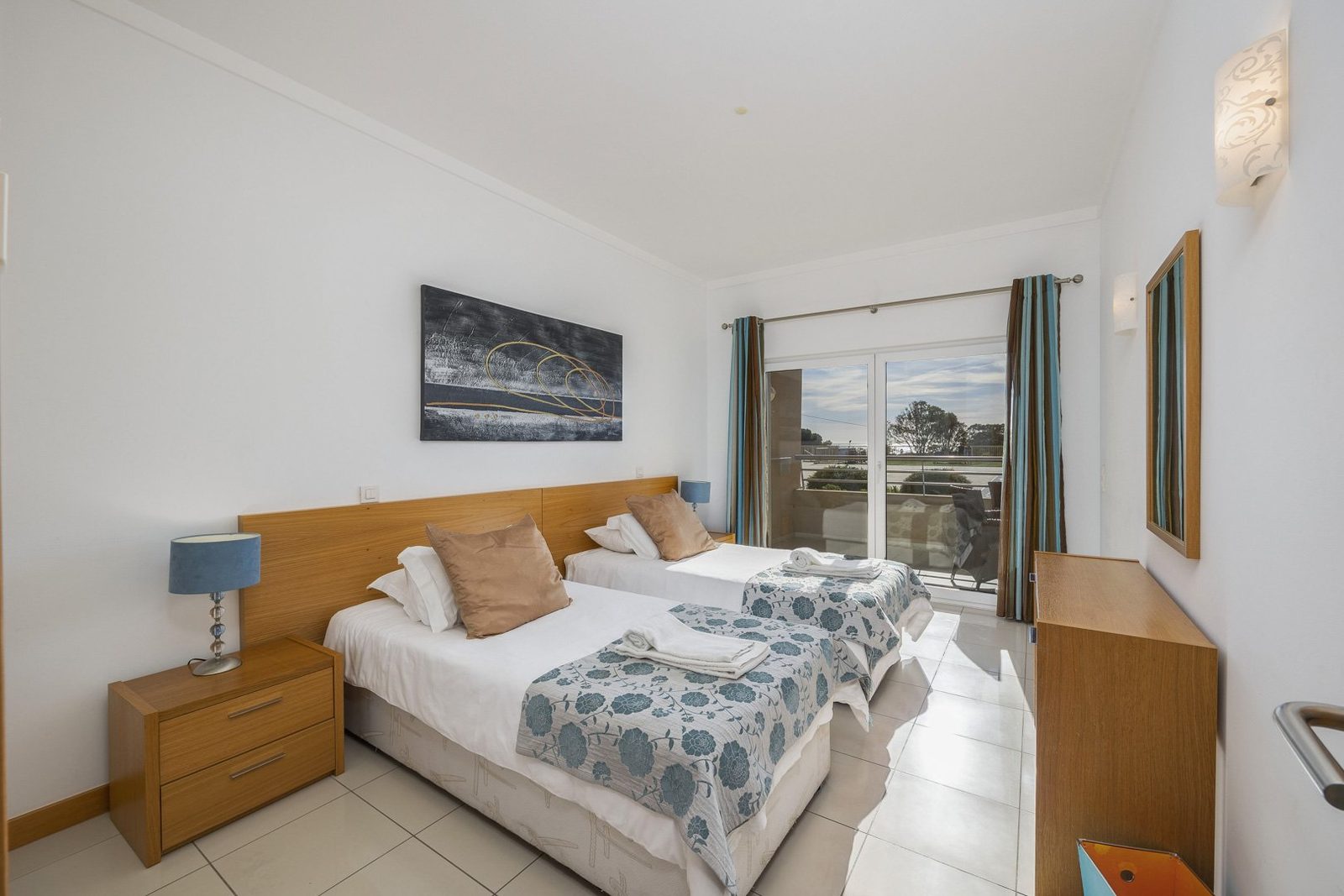 Twin bedroom with balcony access and sea view