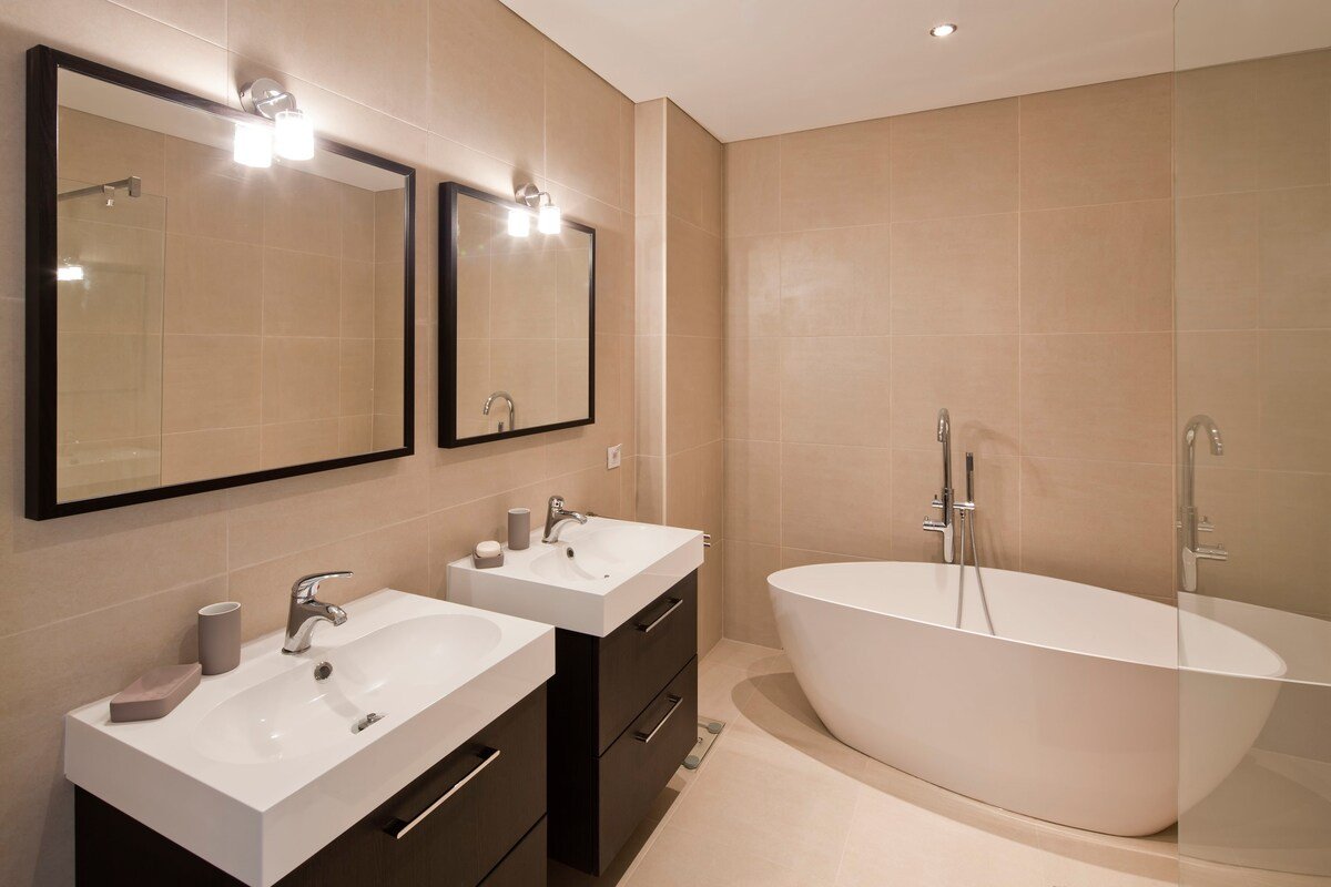 Ensuite bathroom with double vanity and freestanding bathtub