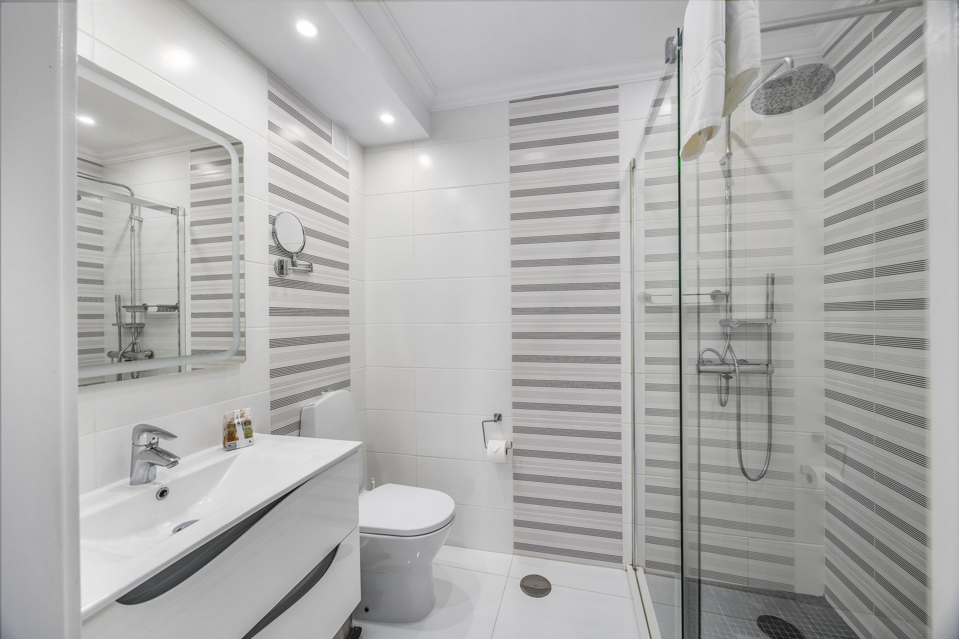 En-suite bathroom with walk-in shower