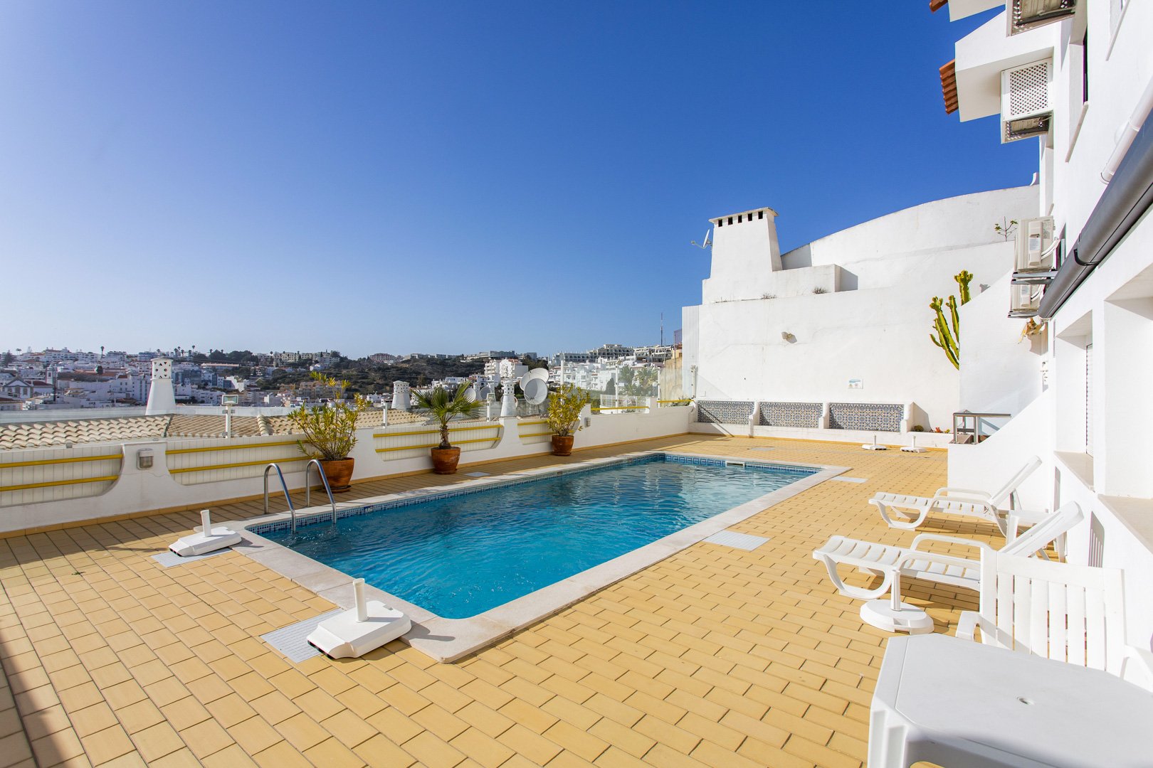 Private rooftop pool, wide view