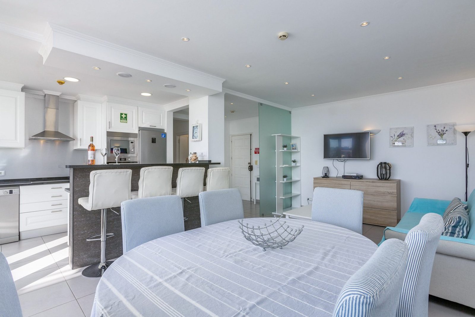 Open-plan living area with kitchen breakfast bar