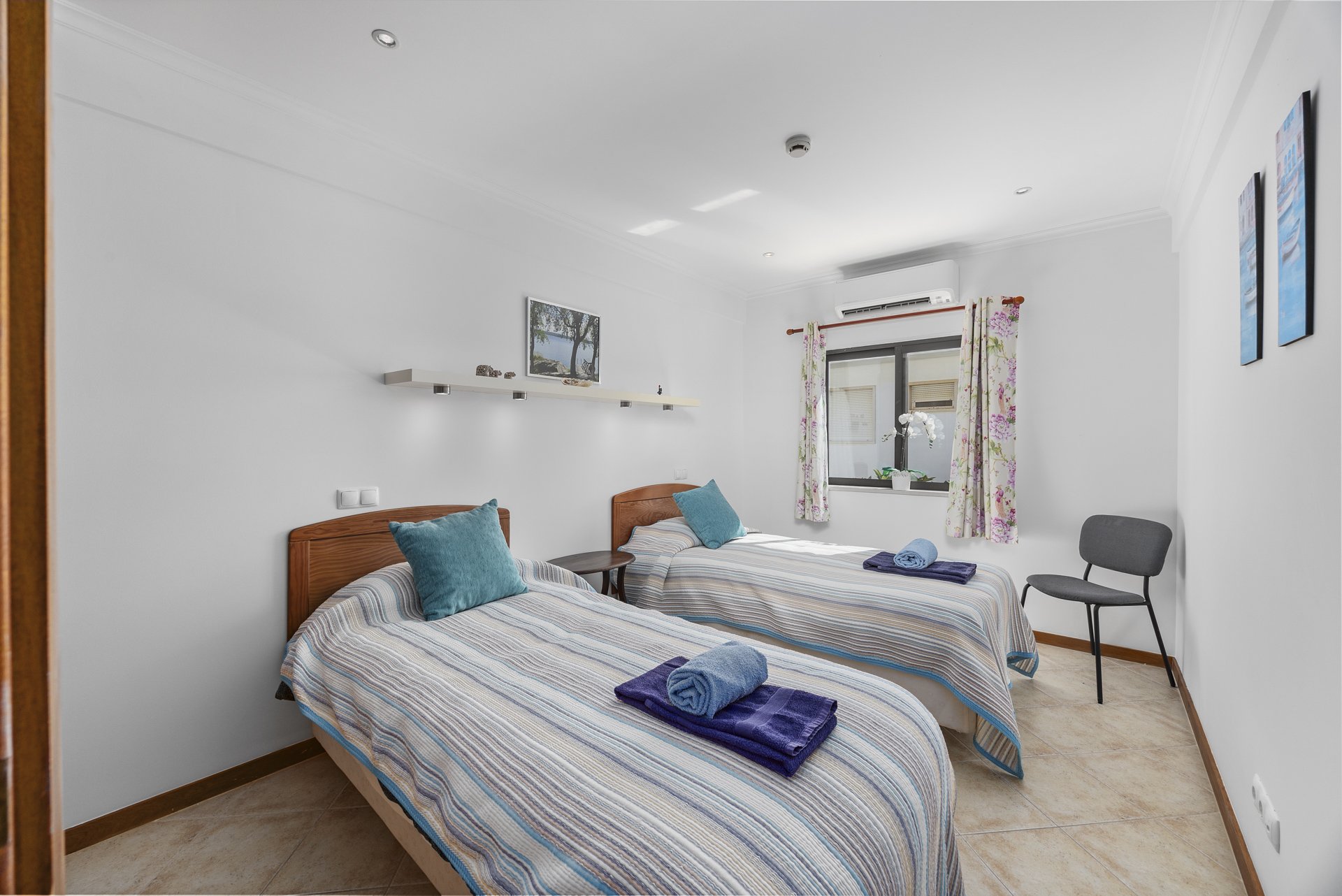 Twin bedroom with wardrobe, alternate view